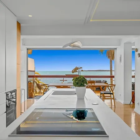 Ref 2060 Beachfront With Sea View *